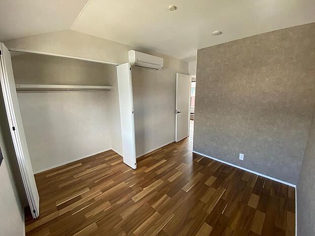 【リビング以外の居室】家族とのコミュニケーションを促進する拘り設計。快適な居住空間を演出し、都市型生活をより潤いある時間へ代えてくれます♪