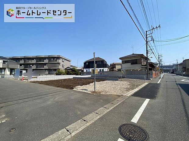【前面道路含む現地写真】☆一戸建ての大きなメリットは、「自分の土地」を自由に使えること。好きなペットが飼えるほか、ガーデニングやDIY、車やバイクの手入れなど様々な趣味を楽しめます♪