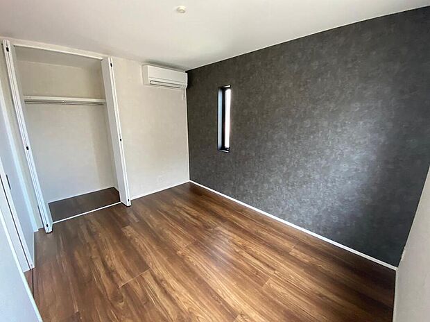 【リビング以外の居室】住まう方でカスタマイズしていただけるシンプルなデザインの内装。ご自身で素敵な空間を創り上げられます。