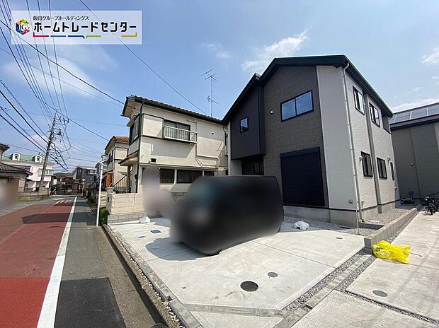 【 前面道路含む現地写真】西武拝島線「玉川上水」駅徒歩14分!
カースペースは2台分を確保しています。間口にもゆとりがある上、玄関との行き来もしやすいので天候が悪い日などにも便利です!駐輪スペースとしても重宝しますね♪