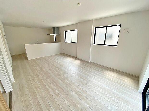 【リビング】『LDKは家族だんらんをデザイン』家族が集まり一緒の時間がすごせる工夫がされております。何気ない一日のひとコマが何者にも代えがたい宝物になることでしょう♪