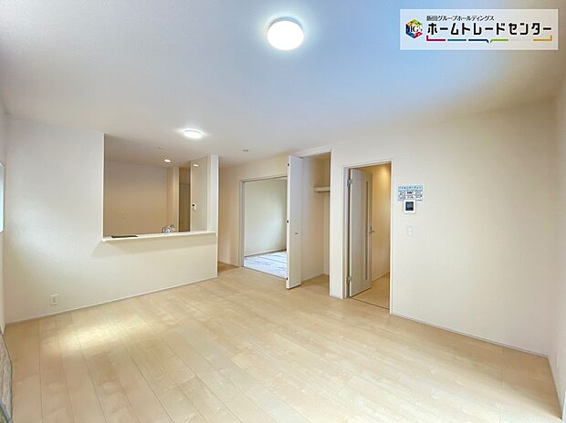 【☆Living　Room☆ 】☆Living　Room☆
思い思いの過ごし方をする。理想のリビングともいえる空間を実現するには、家族が自然に集まる演出や、適度な距離感を保てる空間の広さも必要ですね。