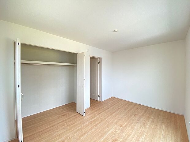 【☆Room☆】☆Room☆
うららかな陽射しがどのお部屋にも降り注ぎますように、快適さを追求し尽くした間取り。得難い立地環境での生活を恵みの豊かな永住の地へと変えてくれることでしょう…