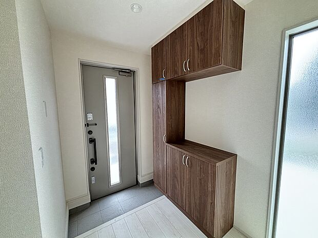 【☆Entrance☆ 】☆ひとたび扉を開けばそこに待っているのは上質な空間とマイホームでの新生活をイメージさせる優雅なひととき。「この家なら…」ではなく「ここに住みたい♪」と思う感動をお届けいたします。