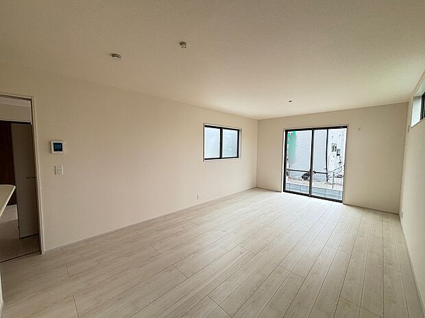 【☆Living Room☆ 】☆Living Room☆
インティメイトなくつろぎを味わえるリビングルームはひそやかな憩いの場となることで、新しいゆとりをもたらし、今までにないライフスタイルをもたらします。