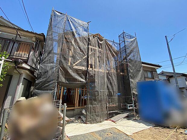【現地外観写真】☆忙しく過ぎゆく日常を置き去るほど、ゆったりした時間が流れる住環境。『快適』とは「家」と「街」と「環境」が調和した時に訪れるだと改めて感じさせる永住邸がこちらです。