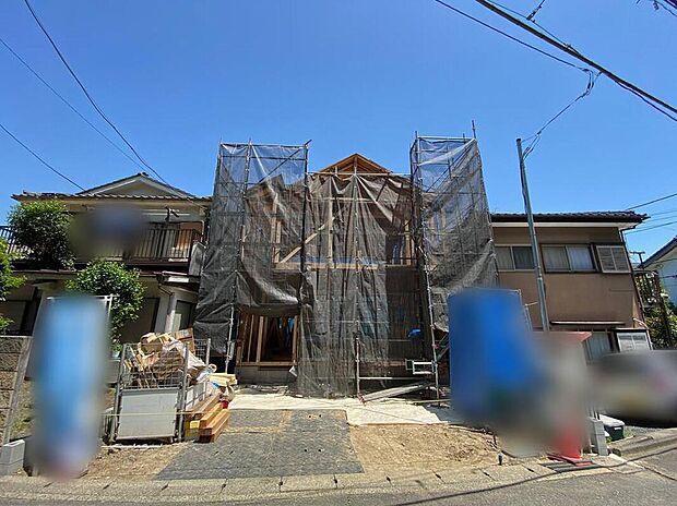 【現地外観写真】☆街に溶け合う美しい景観を生みだせるシンプルシックでおしゃれな外観と住み心地を考え貫いた設計!「ゆとりある落ち着いた暮らし」を叶えます♪