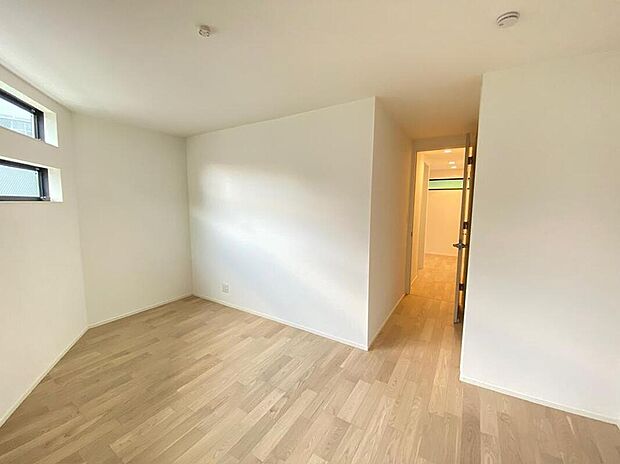【リビング以外の居室】住まい購入では、広さやプランなどさまざまな希望や条件があるもの。そのなかで、お子さまが健やかに成長できる家かどうかも重視したいところですよね♪