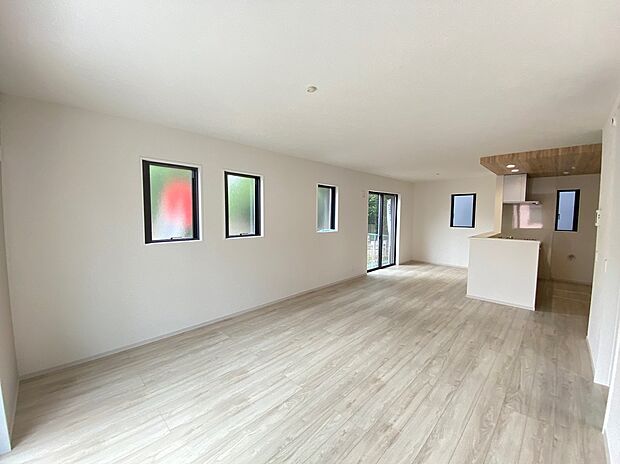 【☆Living　Room☆ 】☆Living　Room☆
『LDKは家族だんらんをデザイン』家族が集まり一緒の時間がすごせる工夫がされております。何気ない一日のひとコマが何者にも代えがたい宝物になることでしょう♪