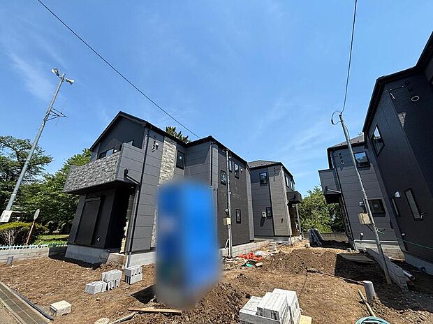 【前面道路含む現地写真】☆前面道路幅員6mと広々、全棟お車2台駐車可能です!