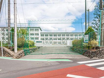 青梅市立第二中学校 850m(徒歩11分)