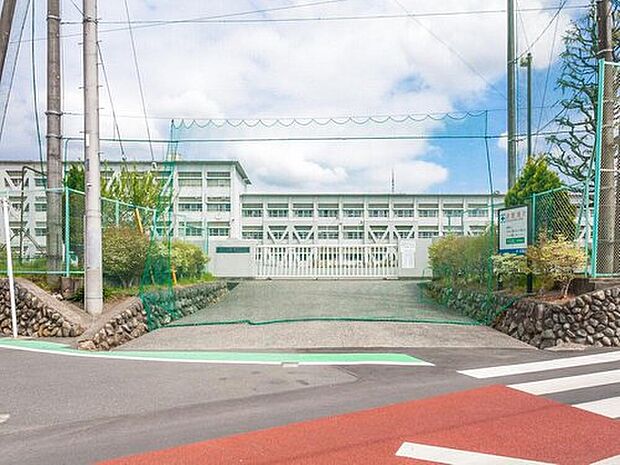 青梅市立第二中学校(約850m)