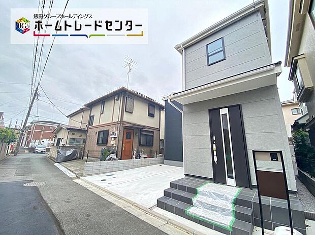 【前面道路含む現地写真】☆一戸建ての大きなメリットは、「自分の土地」を自由に使えること。好きなペットが飼えるほか、ガーデニングやＤＩＹ、車やバイクの手入れなど様々な趣味を楽しめます♪