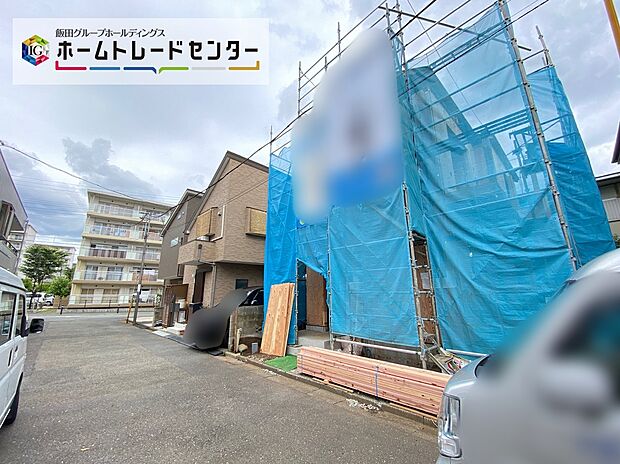 【前面道路含む現地写真】陽当りの良い道路に面したお住まい。道路幅も広めで、開放感たっぷり♪周辺は交通量の少ない生活道路なので小さなお子様がいても安心です。
