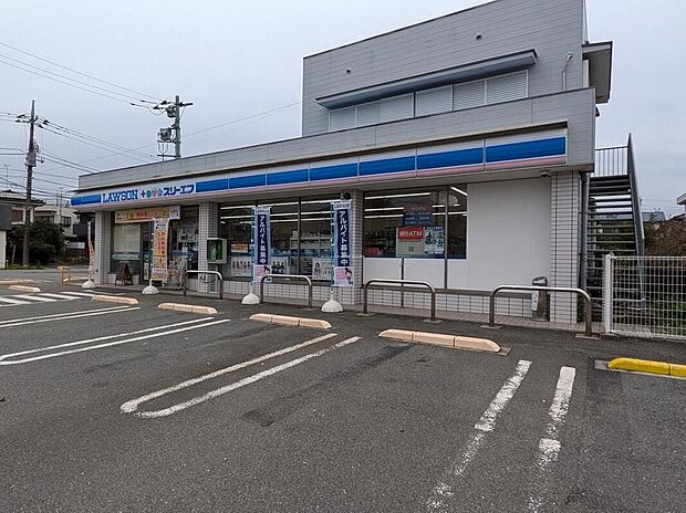 ローソン・スリーエフ秋川野辺店（約750m）