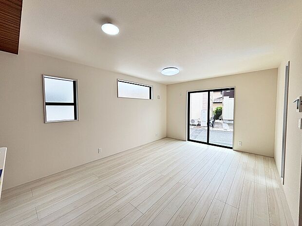 【☆Living Room☆ 】☆Living Room☆
リビングが広い家はきっと、家族が集まり団欒が生まれる家となります。家族の笑顔が想像できる家をぜひ一度ご覧下さい。