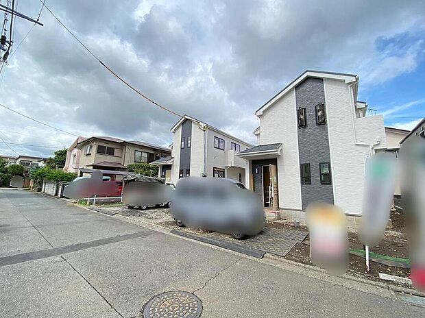 【現地外観写真】☆忙しく過ぎゆく日常を置き去るほど、ゆったりした時間が流れる住環境。『快適』とは「家」と「街」と「環境」が調和した時に訪れるだと改めて感じさせる永住邸がこちらです。