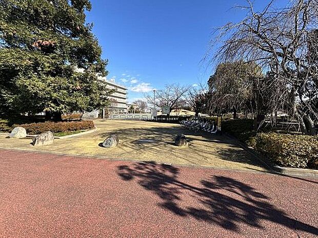 プリンスの丘公園(約650m)