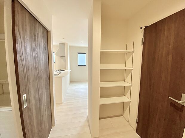 【☆Entrance☆ 】☆JR青梅線「小作」駅まで徒歩13分♪
今なら建築中の様子をご覧になることができます♪
現地をご覧いただきながら、住まいの夢をお聞かせください。