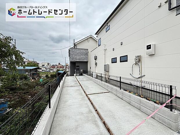 【現地外観写真】☆忙しく過ぎゆく日常を置き去るほど、ゆったりした時間が流れる住環境。『快適』とは「家」と「街」と「環境」が調和した時に訪れるだと改めて感じさせる永住邸がこちらです。