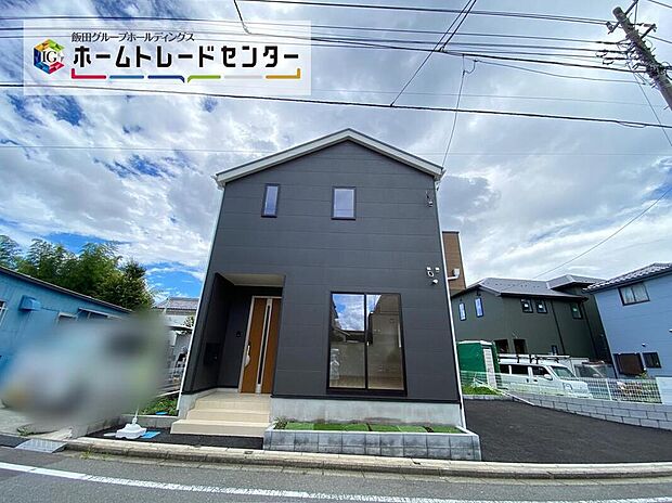 【前面道路含む現地写真】☆一戸建ての大きなメリットは、「自分の土地」を自由に使えること。好きなペットが飼えるほか、ガーデニングやDIY、車やバイクの手入れなど様々な趣味を楽しめます♪