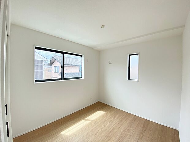 【リビング以外の居室】家族とのコミュニケーションを促進する拘り設計。快適な居住空間を演出し、都市型生活をより潤いある時間へ代えてくれます♪