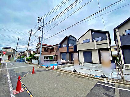 前面道路含む現地外観写真