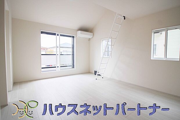 【リビング】陽だまりのある光彩豊かなリビングは、何よりも快適で心休まる時間を過ごせます。