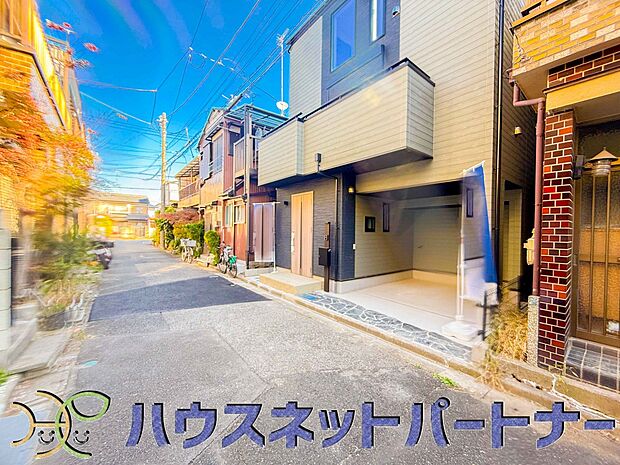 【前面道路含む現地写真】前面道路の日当たりの良い明るいお家。