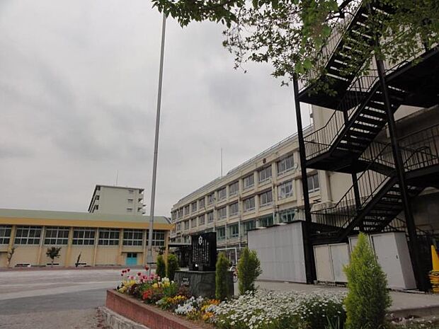 北区立神谷中学校（約850m・徒歩11分）