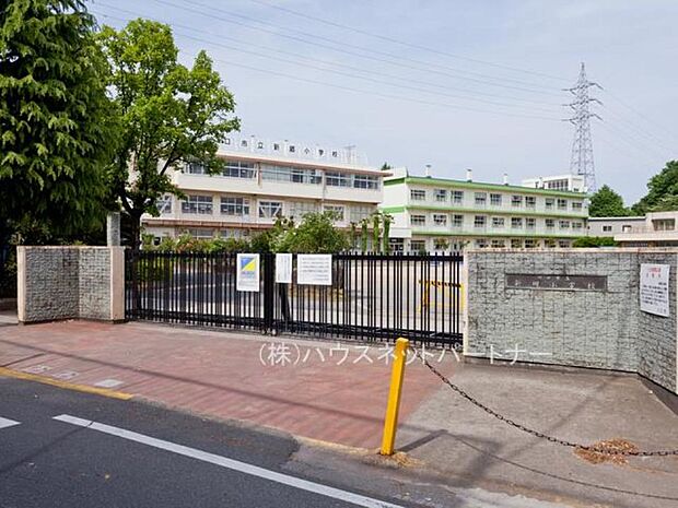 新郷小学校(約850m・徒歩11分)
