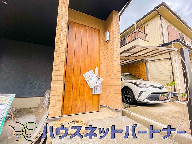 【玄関】玄関の扉を開けるとそこは家族の待つお家。笑い声が聞こえてきそう。