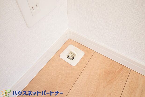 【ガス栓(同仕様設備)】リビングに設置したガス栓。暖房器具や鍋パーティーに活躍します。