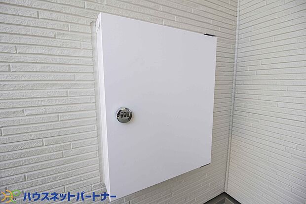 【同仕様設備)】好きな時間にいつでも荷物を受取れるため、到着時間を気にして自宅で待機したり、再配達の連絡をする手間がかかりません。共働きなど不在が多い方、ネット通販の利用が多い方に大変便利。