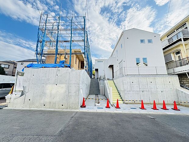 【イメージパース】注文住宅を手掛けるTAKIHOUSEのブランピュールシリーズ♪横浜市青葉区藤が丘に全3棟♪女性にやさしい自然素材の家♪2階建。建築中につき近隣モデルハウスご見学受付中です。