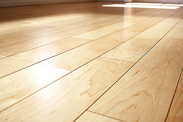 【 TAKIHOUSE■味わい深い天然木のフローリング】TAKI HOUSEの家は、玄関から一歩足を踏み入れると天然木複合フローリングの心地よさとぬくもりが伝わります。
その感触はもちろん、視覚的な木目のやわらかさや自然の濃淡、香りも、住まう人の心をなごませてくれます。
年月を経る中で、太陽光、照明などの光や、熱の影響によって濃度が増したり薄くなったり、様々に変化する天然銘木。同じ部屋に置かれる家具などの経年変化と同調して、程よいバランスを保ちます。一緒に暮らすほどに、味わい深く変化していく一枚一枚違う木目の表情を楽しむ事ができます。