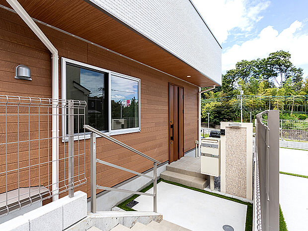 【現地　2024年9月28日撮影】子育て家族におすすめ！お子さんの成長がもっと楽しみになる家！「自分が住むならどうするのがベストか？」を細部まで考え、自分の家を建てるように1棟1棟心を込めて仕上げています。