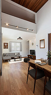 TAKIHOUSE　リビング　（2号棟）現地＋家具ＣＧ