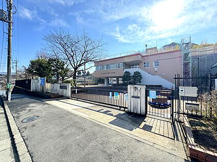 岡上小学校 200ｍ(約3分)