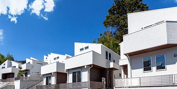 【TAKIHOUSEの家づくりのこだわり　】TAKI HOUSEは、流れるような家事動線や使いやすい収納、 自然心とからだにやさしい自然素材の家。素材にこだわった住まいを企画・販売しています。神奈川県川崎市を中心に、年間約130棟の注文住宅・建売住宅を手がけています。※当社施工例