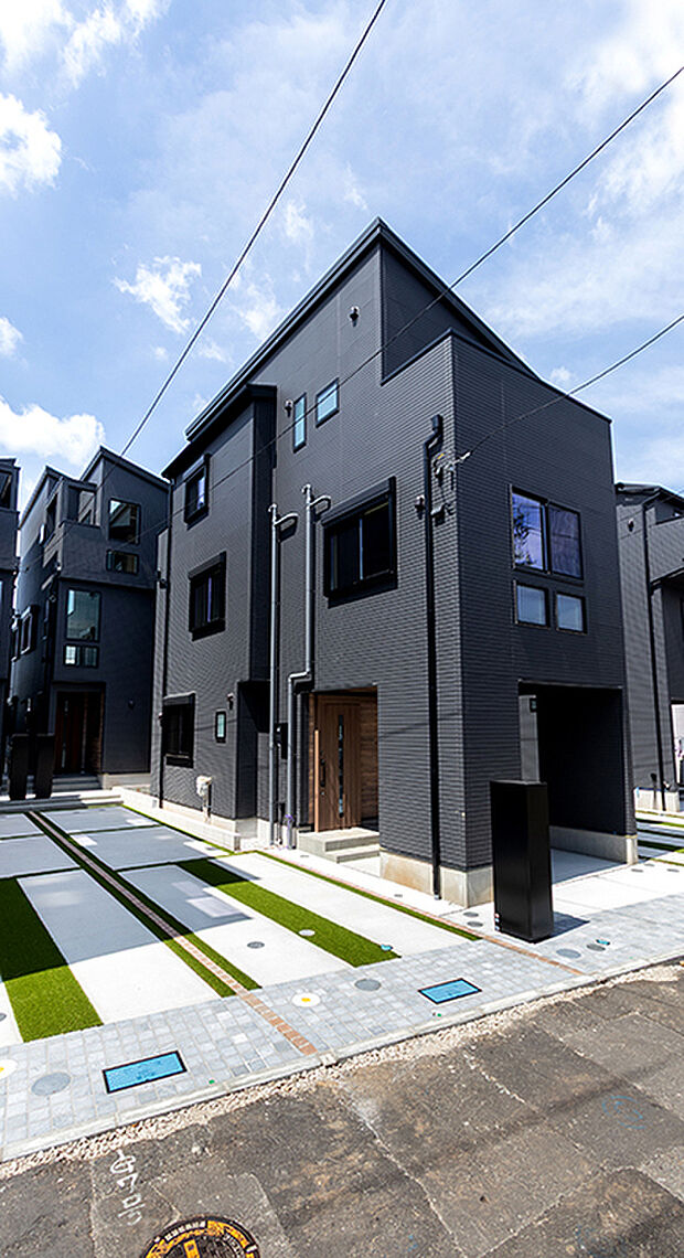 【グリノワール高津・溝の口全16棟2期　2025.6.22撮影】全居室に収納付き。室内の壁には漆喰、フローリングには天然木を採用するなど暮らしにやさしく仕上げています。それぞれの家庭のそれぞれの生活スタイルに合った、快適で楽しい暮らしを叶えます♪
