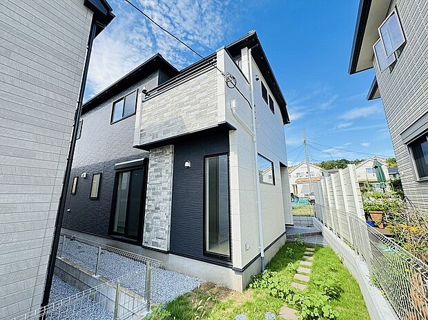 【3号棟外観】その邸が魅せる、気品・上質・重厚感・極細やかさ、そのすべては訪れる方に安らぎと品性を与える特別な空間です。ここに住むからこその意味がある。すべての（始まり）をここから迎えます。