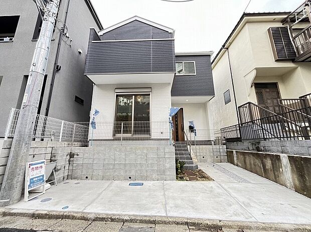 【外観】流行に左右されず、将来にわたって価値が継続する「上質」な佇まい。おしゃれな雰囲気や自然の潤い、親しみやすさといった個性を、街に新たな価値をもたらし続けてくれます。