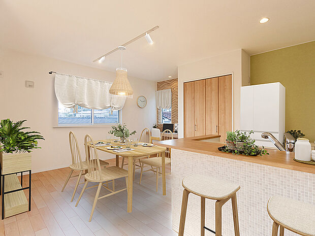 【ダイニング（施工例）】ダイニングは家族がいっしょに過ごす大切な空間です。料理をしながら家族の息吹を感じる配置のキッチンとダイニング、そして天然木のぬくもりに包まれた明るいリビングが続く、家族のあたたかな絆が深まります。