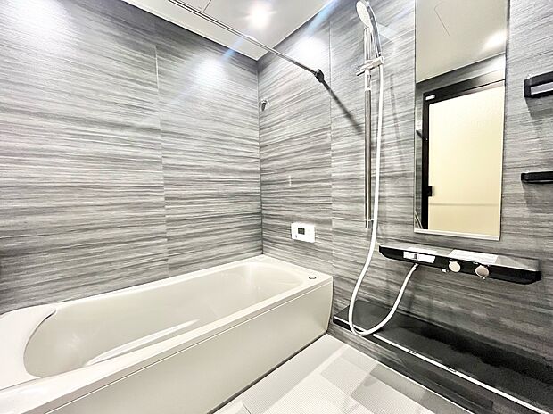 【内観施工例】（建物プラン例。建物価格／1540万円 建物面積／92.74m2）