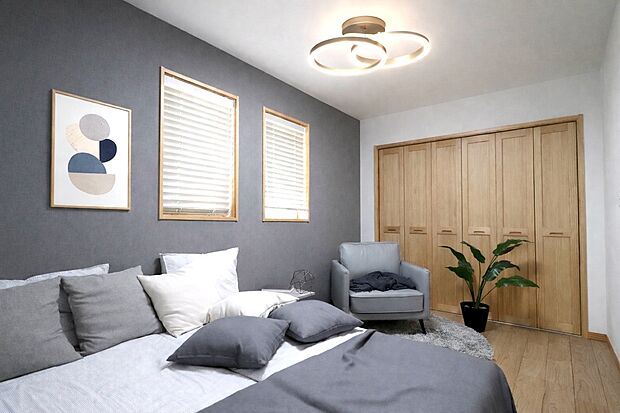 【洋室（モデルハウス）】落ち着いたアクセントクロスが印象的な洋室。やわらかな光が差し込み、上質で穏やかな時間を演出します。収納も充実し、すっきりと整う快適なプライベート空間です。
