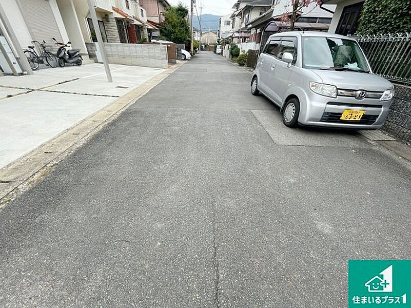 周辺は落ち着いた街並みの住宅地！子育てがしやすい住環境です！まだ未完成ですが、現地でしかわからない事もございます。是非一度ご覧ください。