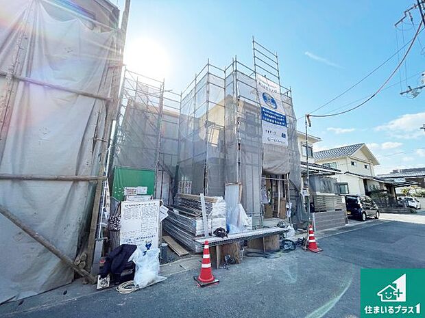 周辺は落ち着いた街並みの住宅地！子育てがしやすい住環境です！まだ未完成ですが、現地でしかわからない事もございます。是非一度ご覧ください。