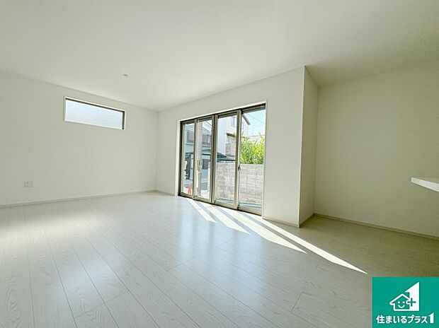 周辺は落ち着いた街並みの住宅地!子育てがしやすい住環境です!まだ未完成ですが、現地でしかわからない事もございます。是非一度ご覧ください。