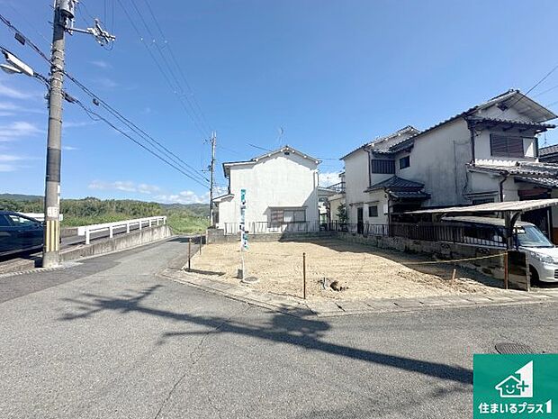 周辺は落ち着いた街並みの住宅地!子育てがしやすい住環境です!まだ未完成ですが、現地でしかわからない事もございます。是非一度ご覧ください。